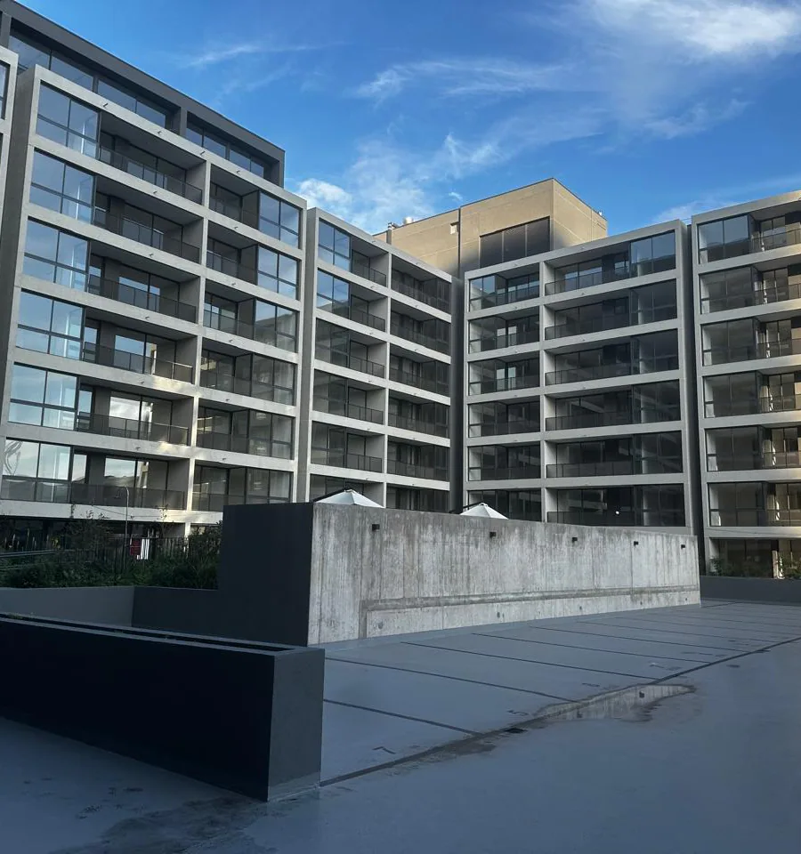 Vista general de Edificio Mapocho y sus espacios comunes terminados